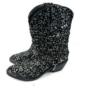 Shyanne Paloma Boots 10 Black Silver Leopard Print Chain Slip On Mid Calf Bootie